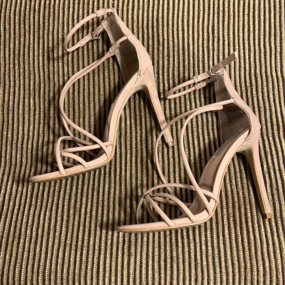 Steve Madden Nude heels